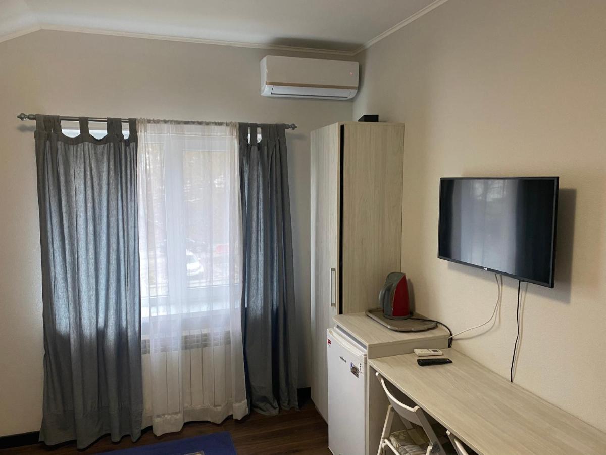 Guest House Olzhycha 45 Б Kyiv Exterior photo